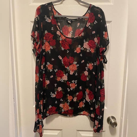 torrid Black Floral Chiffon Sharkbite Swing Tee - Picture 3 of 10